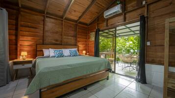 Premium bedding, minibar, individually decorated, individually furnished