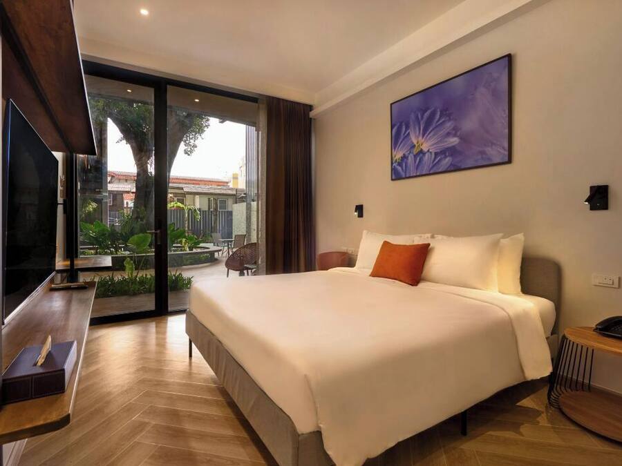 Deluxe Double Room, Garden View | Blackout drapes, WiFi (free), bed sheets