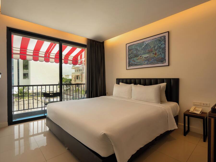Standard Double Room | Blackout drapes, WiFi (free), bed sheets