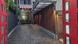Unclassified image, 4 of 32, button - Red Door (Bangkok)