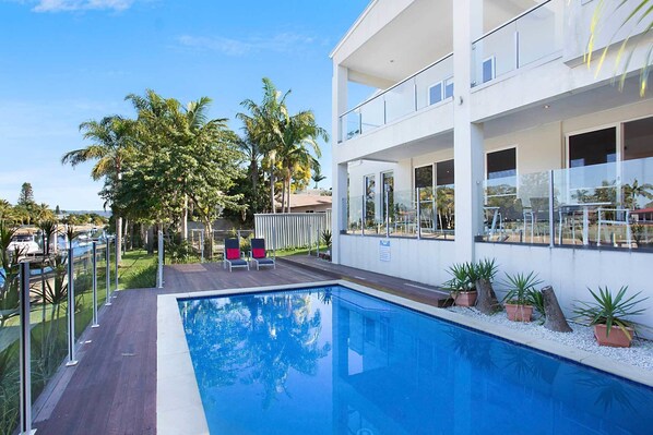 Outdoor pool - ADELE ON BROADBEACH (Broadbeach Waters)