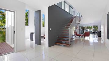 House, 5 Bedrooms, Non Smoking | Ruang tamu | TV skrin rata