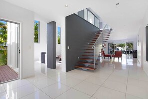 House, 5 Bedrooms, Non Smoking | Living area