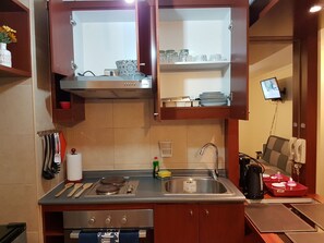 Kühlschrank, Mikrowelle, Herdplatte