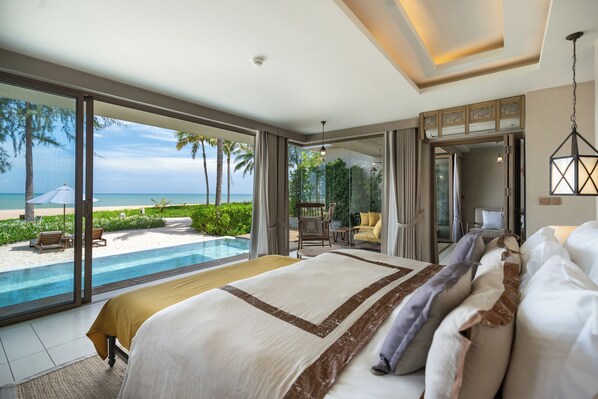 Beachfront Pool Villa | Premium bedding, minibar, in-room safe, desk