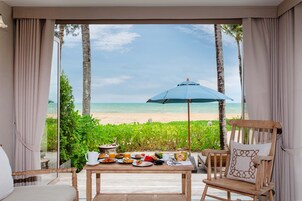 Beachfront Pool Villa | Vista do quarto