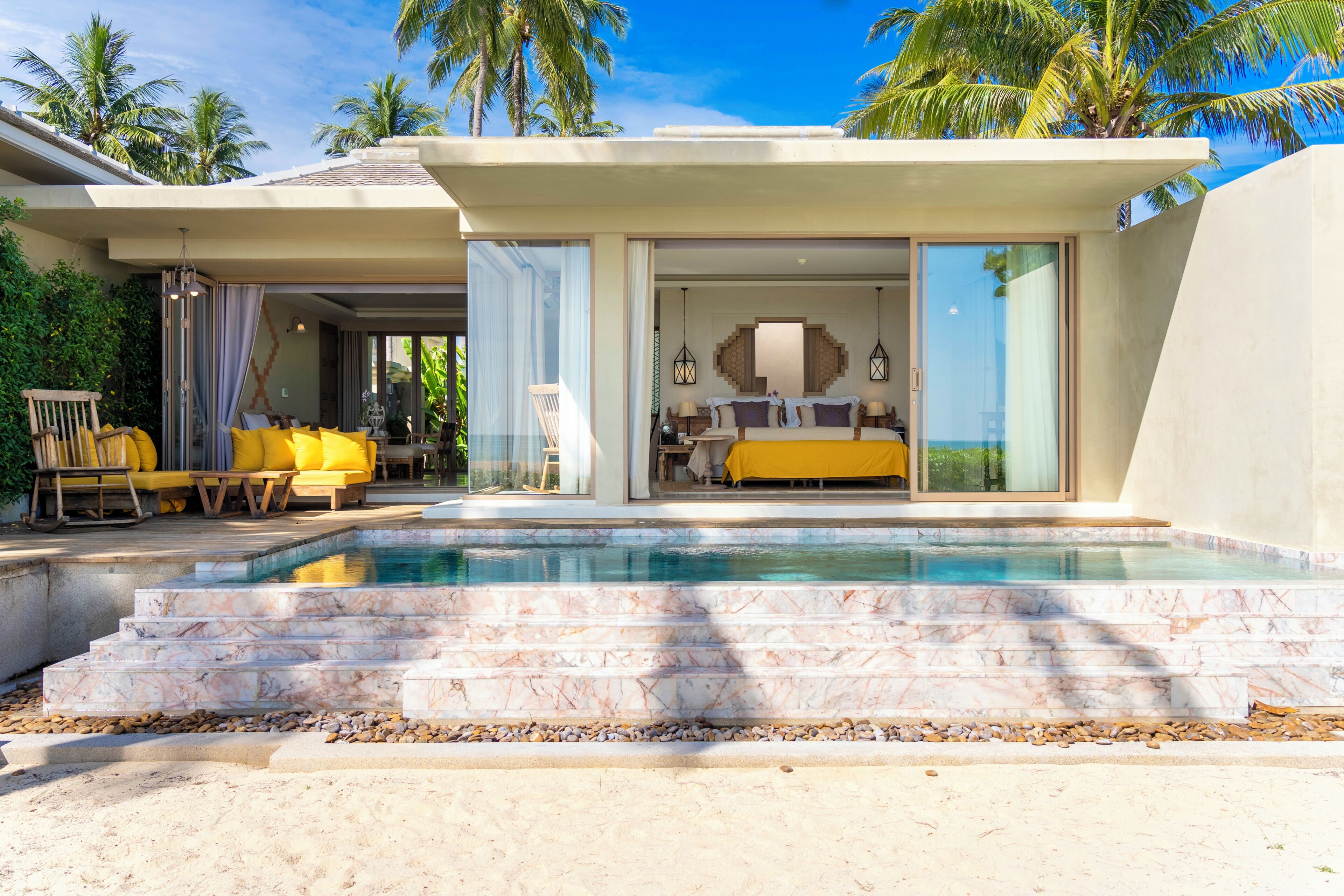 Beachfront Pool Villa | เครื่องนอนระดับพรีเมียม, มินิบาร์, ตู้นิรภัยในห้องพัก, โต๊ะทำงาน