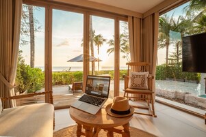 Ropa de cama de alta calidad y minibar 