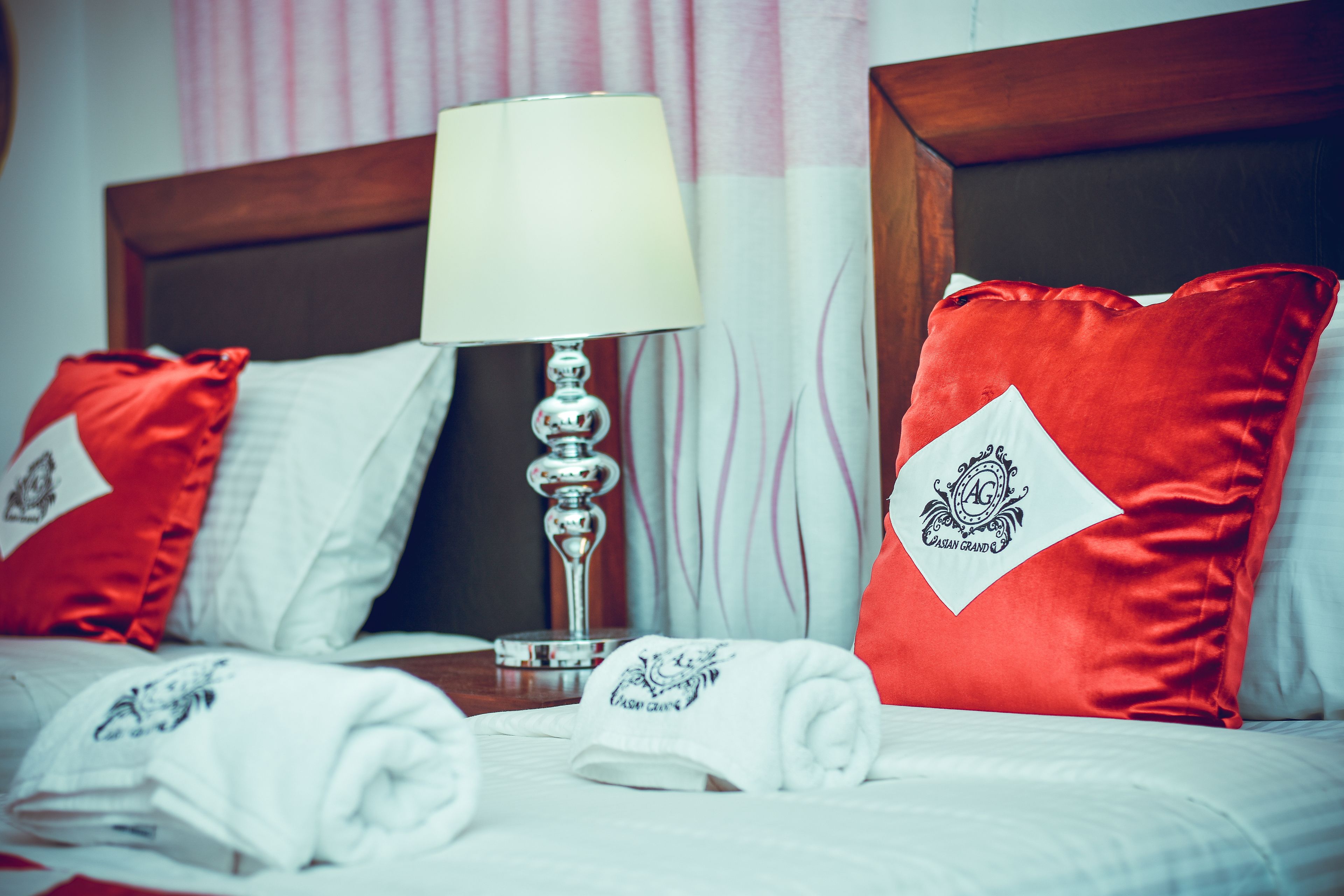 egyptian cotton sheets, premium bedding, in-room safe