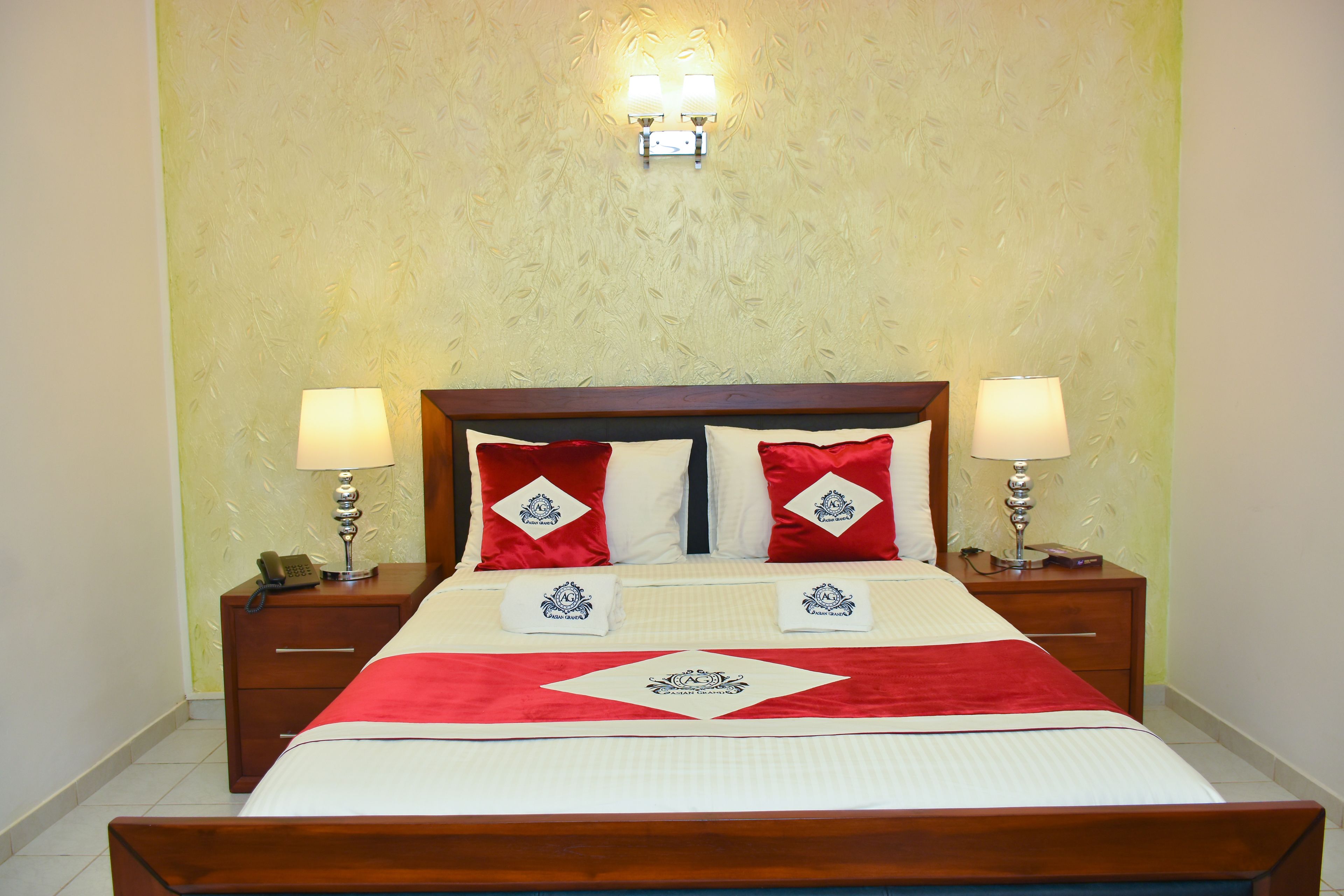 egyptian cotton sheets, premium bedding, in-room safe