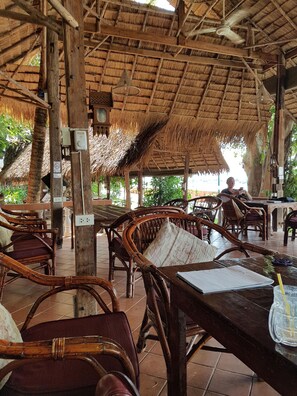 Breakfast, lunch, dinner served; local and international cuisine  - Mut Mee Garden Guest House (Nong Khai)