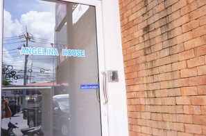 Entrée de l’hébergement