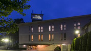 Fassade der Unterkunft – Abend/Nacht