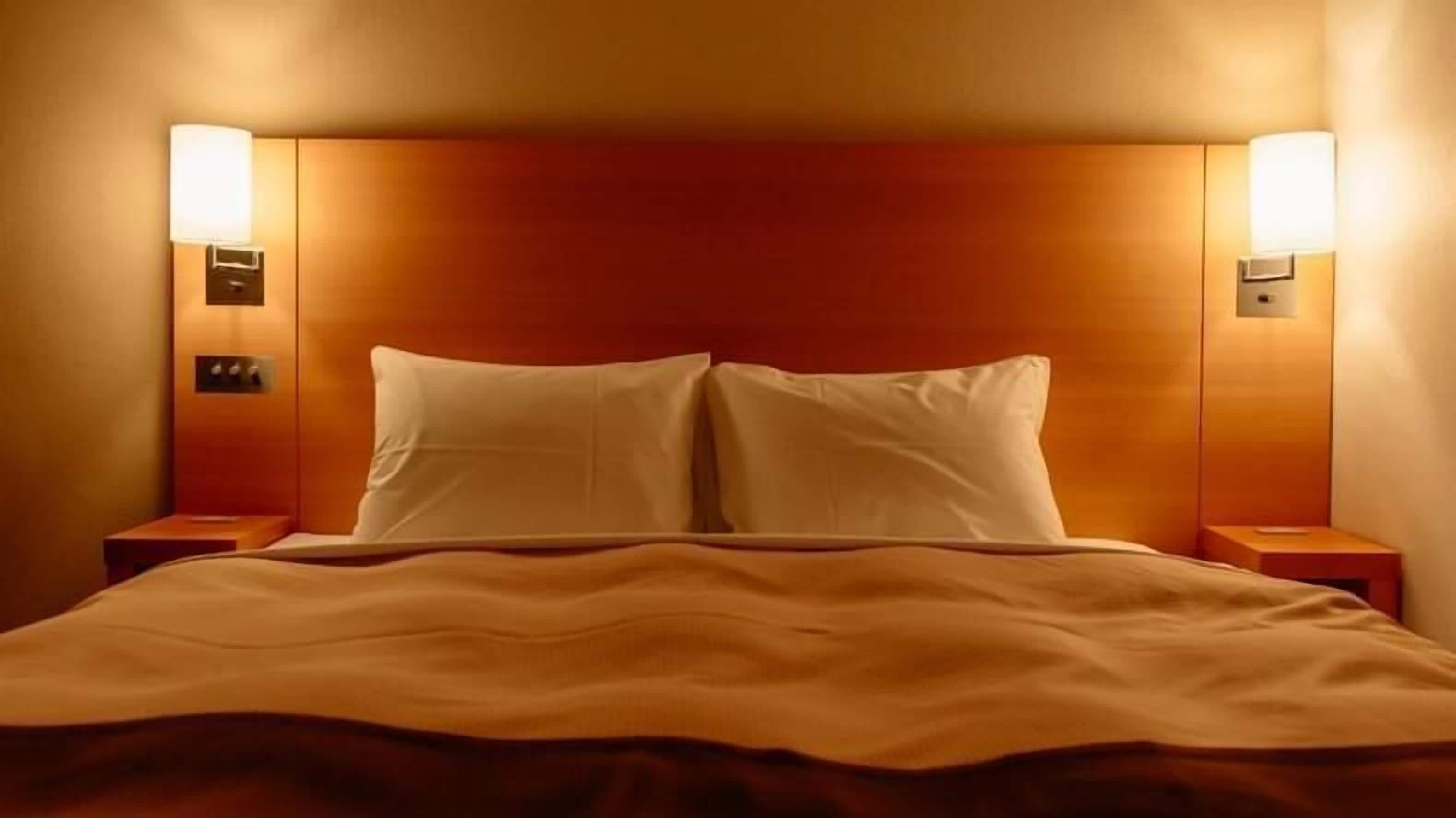 executive club single room, non smoking | desk, laptop workspace, blackout curtains, iron/ironing board