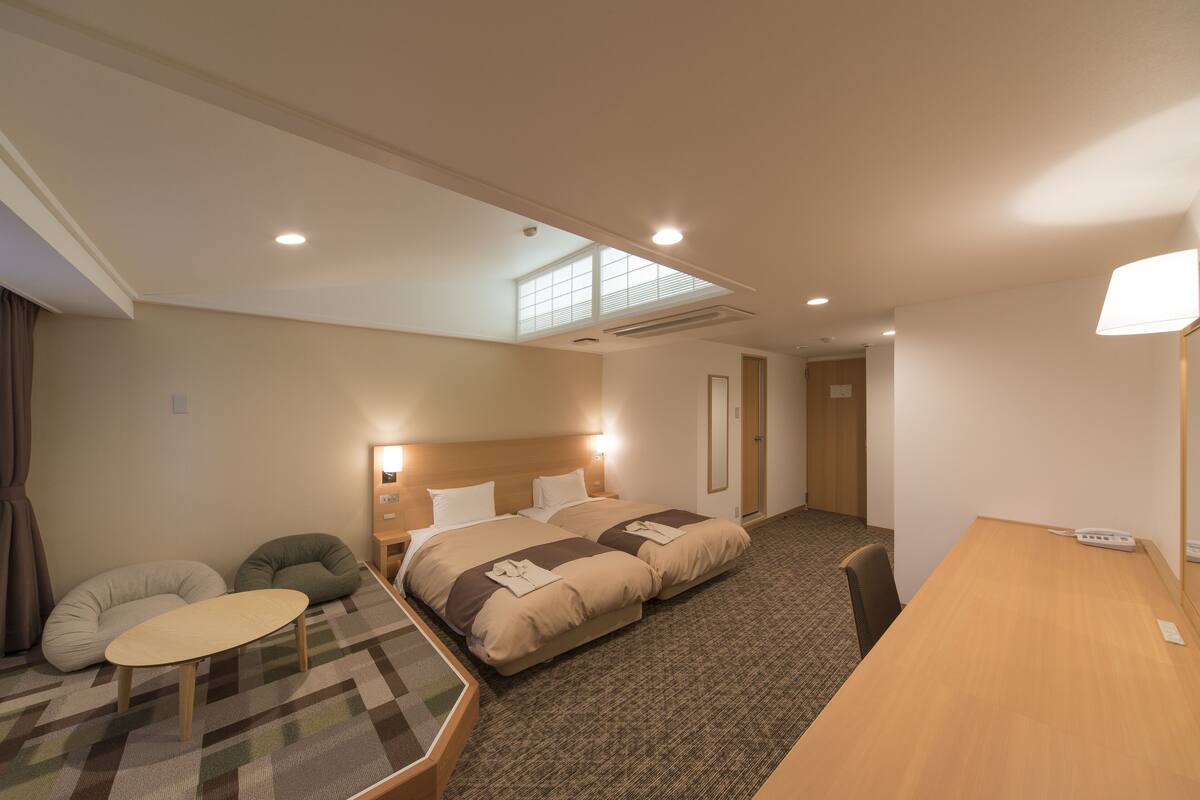 universal family room, non smoking  | desk, laptop workspace, blackout curtains, iron/ironing board