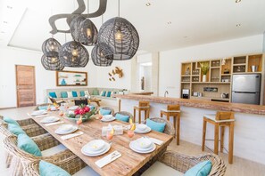 Vila exclusiva, 4 quartos, para não fumantes | Opções para refeição no quarto