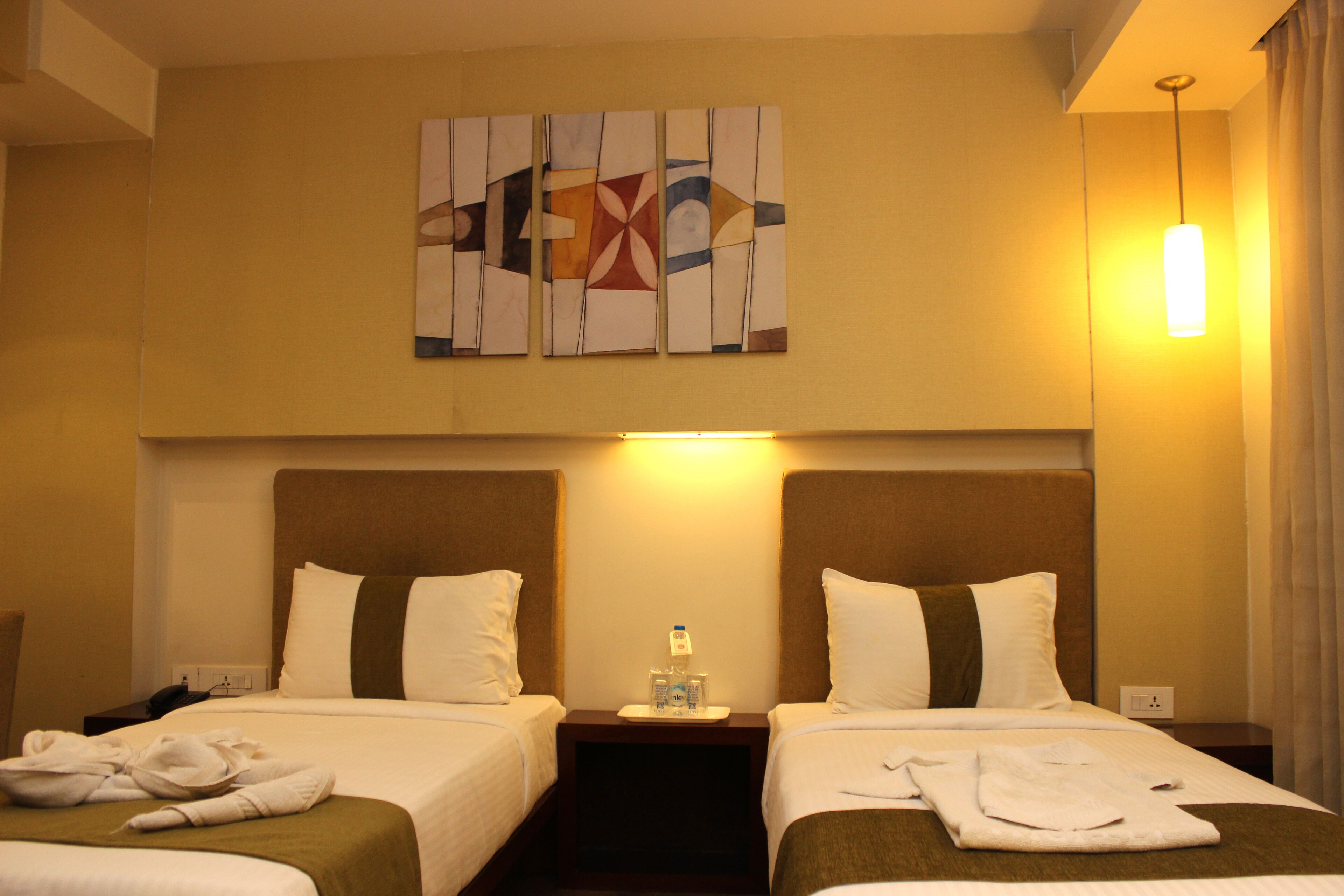 Suite Deluxe, 1 cama de matrimonio grande, no fumadores | 1 dormitorio, minibar, caja fuerte y escritorio