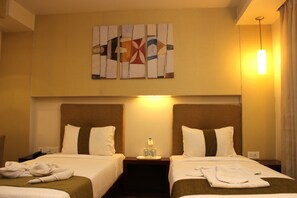 1 chambre, minibar, coffres-forts dans les chambres, bureau