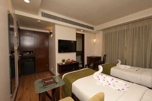1 bedroom, minibar, in-room safe, desk - Visitel - A Boutique Hotel (Kolkata)