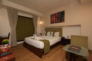 1 bedroom, minibar, in-room safe, desk - Visitel - A Boutique Hotel (Kolkata)