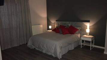 Suite Deluxe | 1 habitación, decoración personalizada, escritorio y wifi gratis