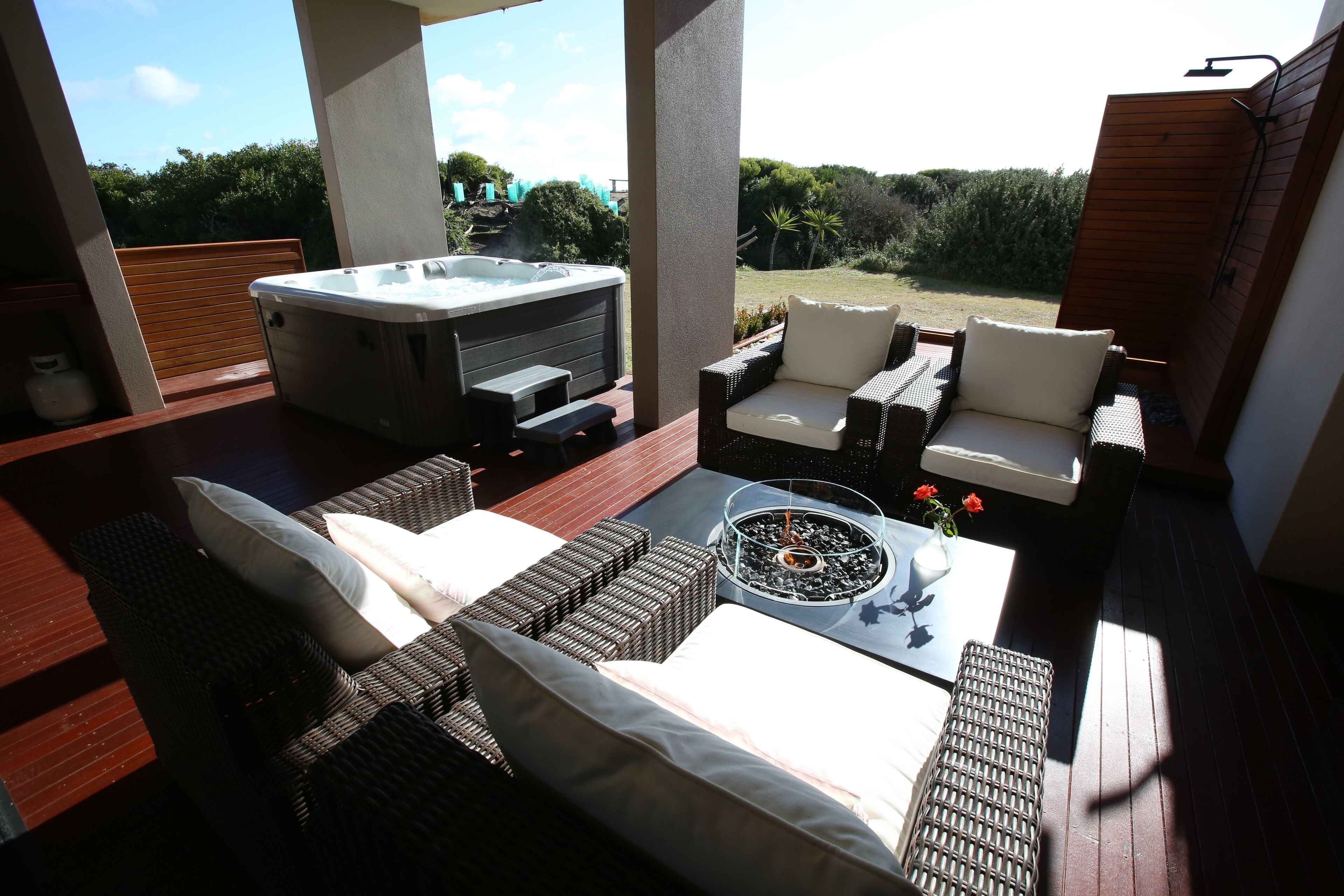 Signature Studio Suite, 1 King Bed | Terrace/patio