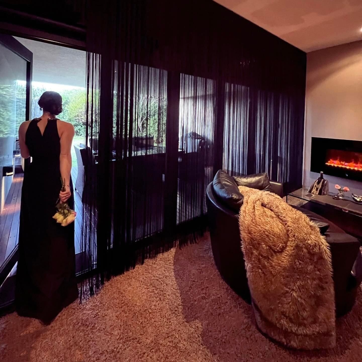 エグゼクティブ スイート キングベッド 1 台 | リビング エリア | スマートテレビ、暖炉、Netflix