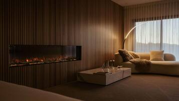 Signature Studio Suite, 1 King Bed | Free minibar, in-room safe, individually furnished, blackout curtains