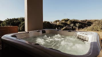 Signature Studio Suite, 1 King Bed | Terrace/patio