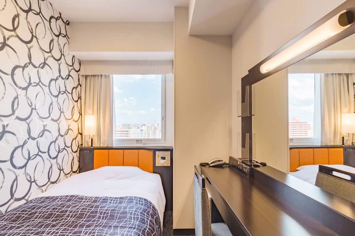 single room, non smoking | down duvets, desk, soundproofing, free wifi