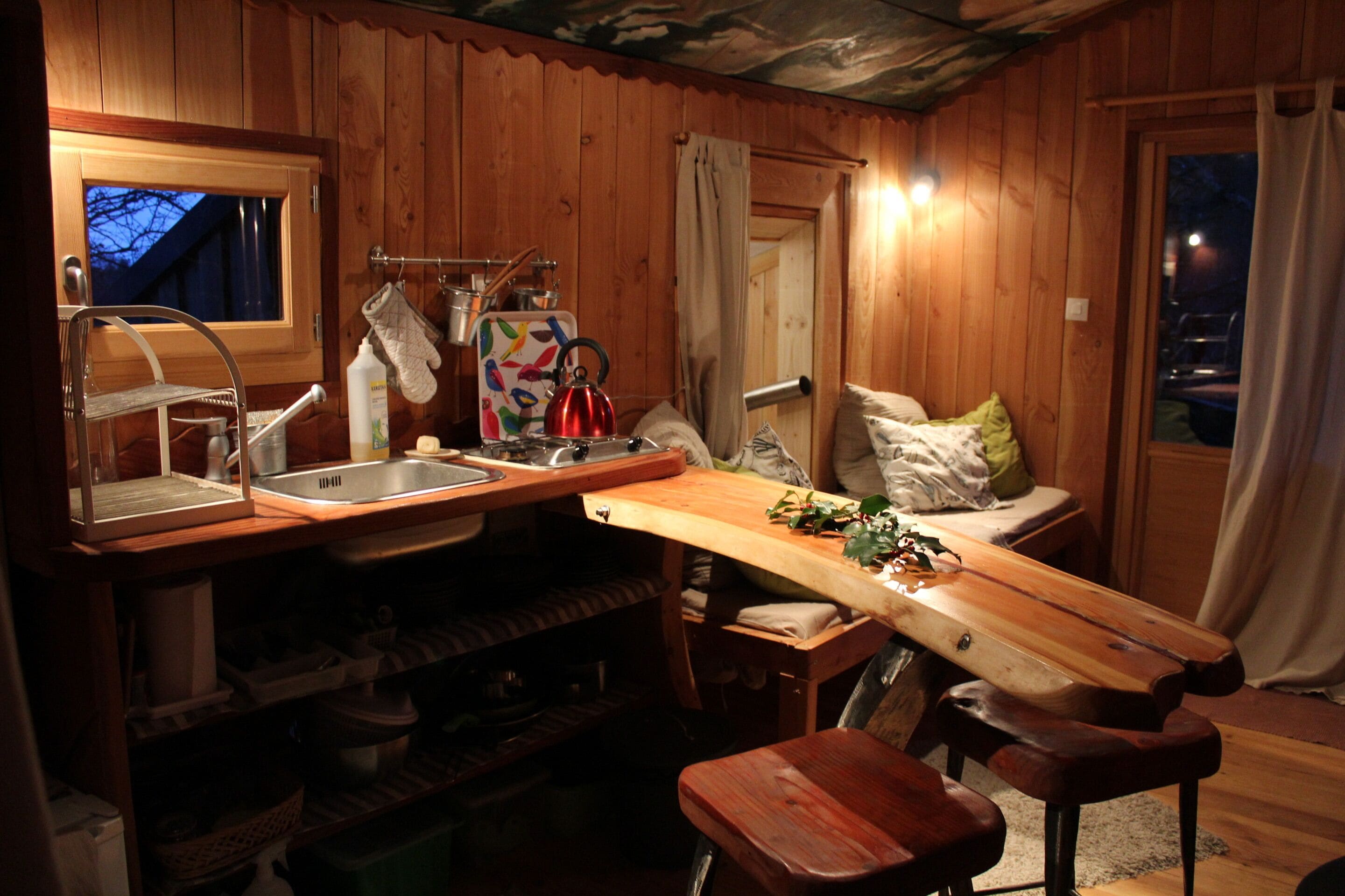 Cottage, Private Bathroom, Mountain View (la Tanière aux Loups) | Lounge