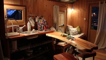 Cottage, Private Bathroom, Mountain View (la Tanière aux Loups) | Lounge