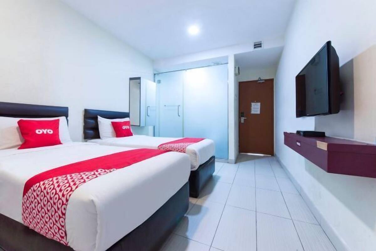 Escritorio, wifi gratis y ropa de cama 