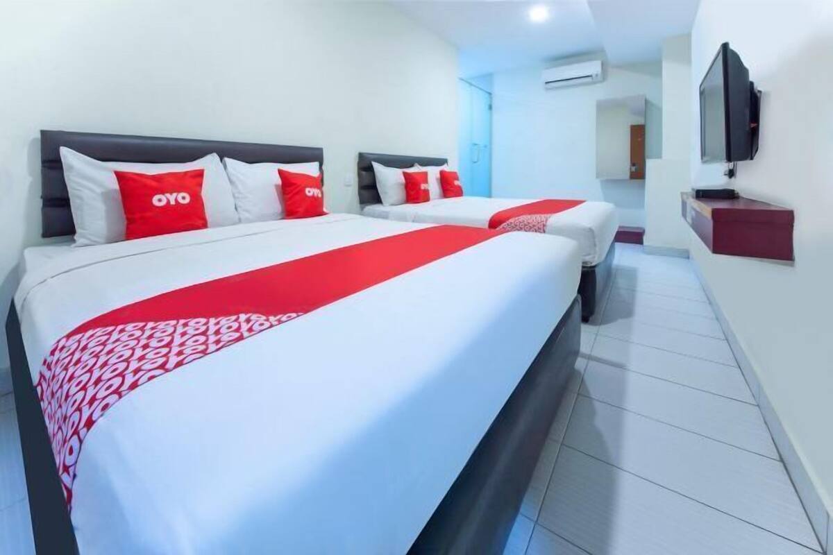 Escritorio, wifi gratis y ropa de cama 