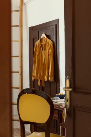 羽毛の掛け布団、客室ごとに異なるインテリア、遮光カーテン、ベビーベッド (無料)