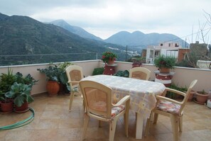 Casa, varias camas | Terraza o patio