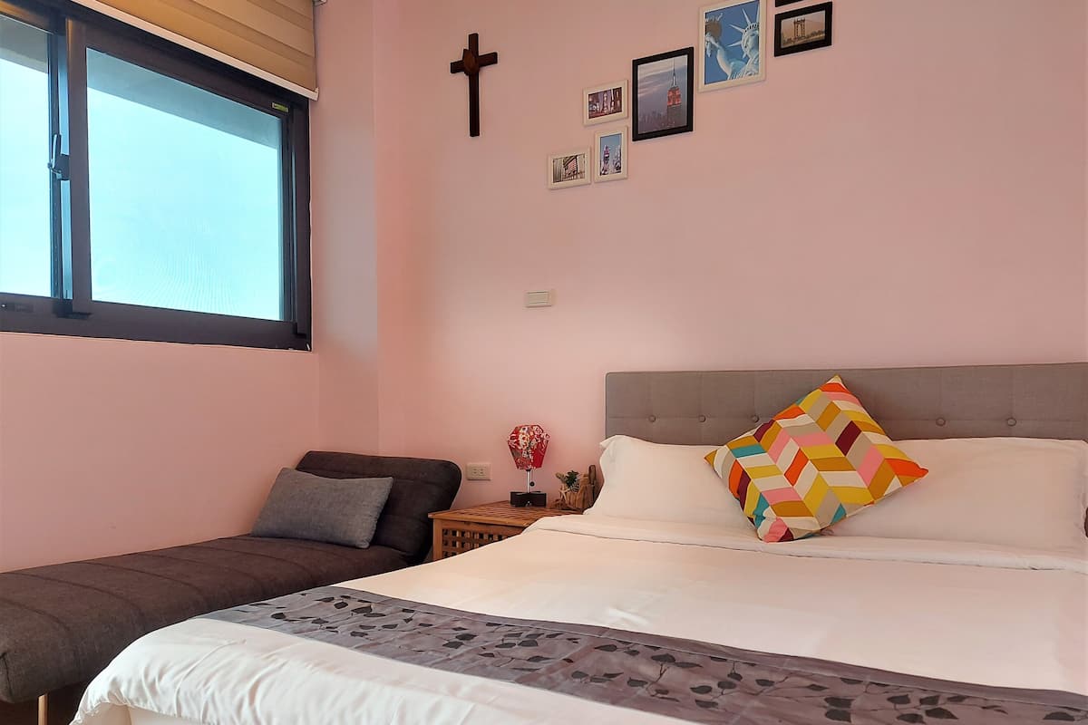 Comfort Double Room (2F) | Soundproofing, free WiFi, bed sheets