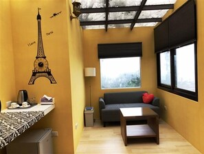 Habitación de diseño doble (Hello Kitty) | Sistema de insonorización, wifi gratis, ropa de cama