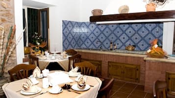 Colazione a buffet a pagamento, servita tutte le mattine