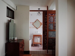 Phòng Suite phong cách cổ điển, 1 giường đôi, bồn tắm | Quang cảnh từ phòng