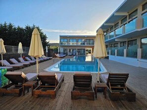 2 piscines extérieures