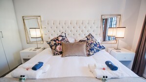 Luxury Apartment - Luxury apartment with mountain views (Cape Town)