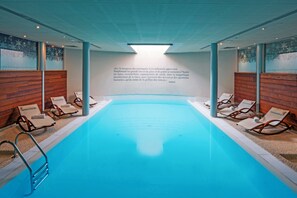 Indoor pool - Hôtel Au Chamois d'Or by Les Etincelles (Huez)