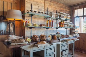 Petit déjeuner continental servi tous les jours en supplément