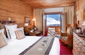 Comfort Room, Balcony | In-room safe, individually decorated, individually furnished - Hôtel Au Chamois d'Or by Les Etincelles (Huez)