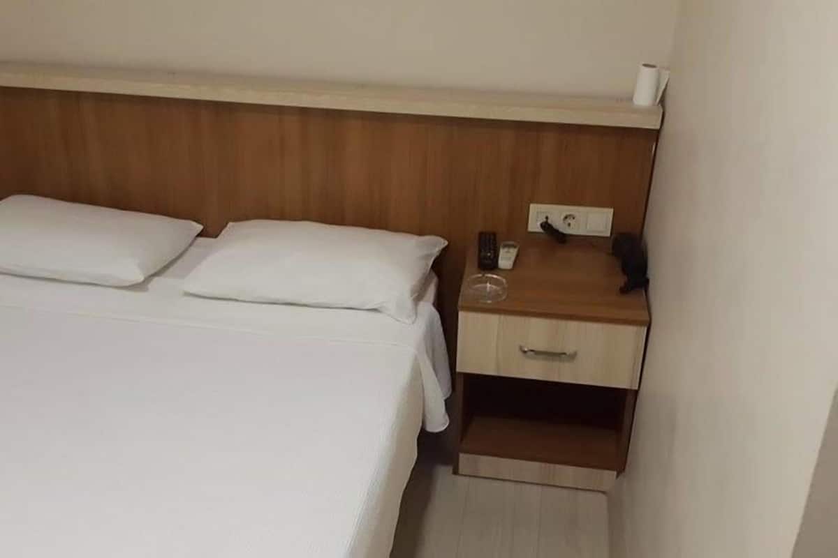 Desk, free WiFi