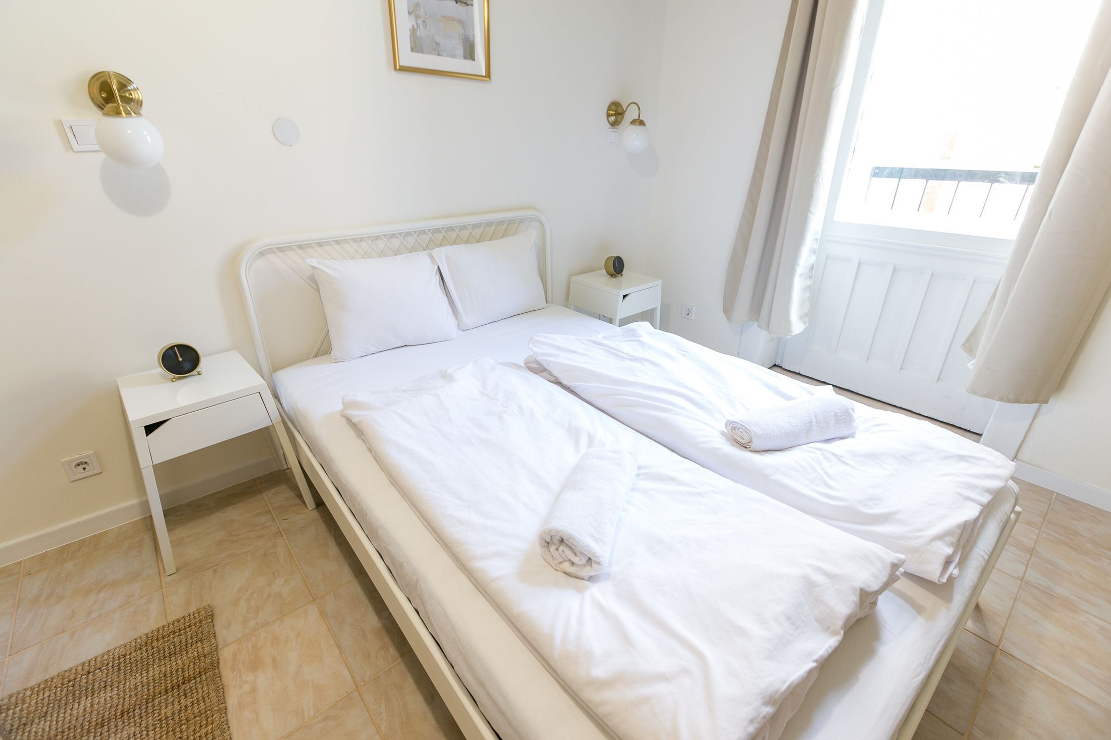 City Townhome, 1 Queen Bed | Desk, iron/ironing board, free WiFi