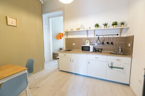 City Apartment, 3 Bedrooms | Private kitchen | Fridge, microwave, stovetop, coffee/tea maker - Magical Ernesto IV. (Budapest)