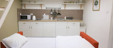 Desk, iron/ironing board, free WiFi, bed sheets