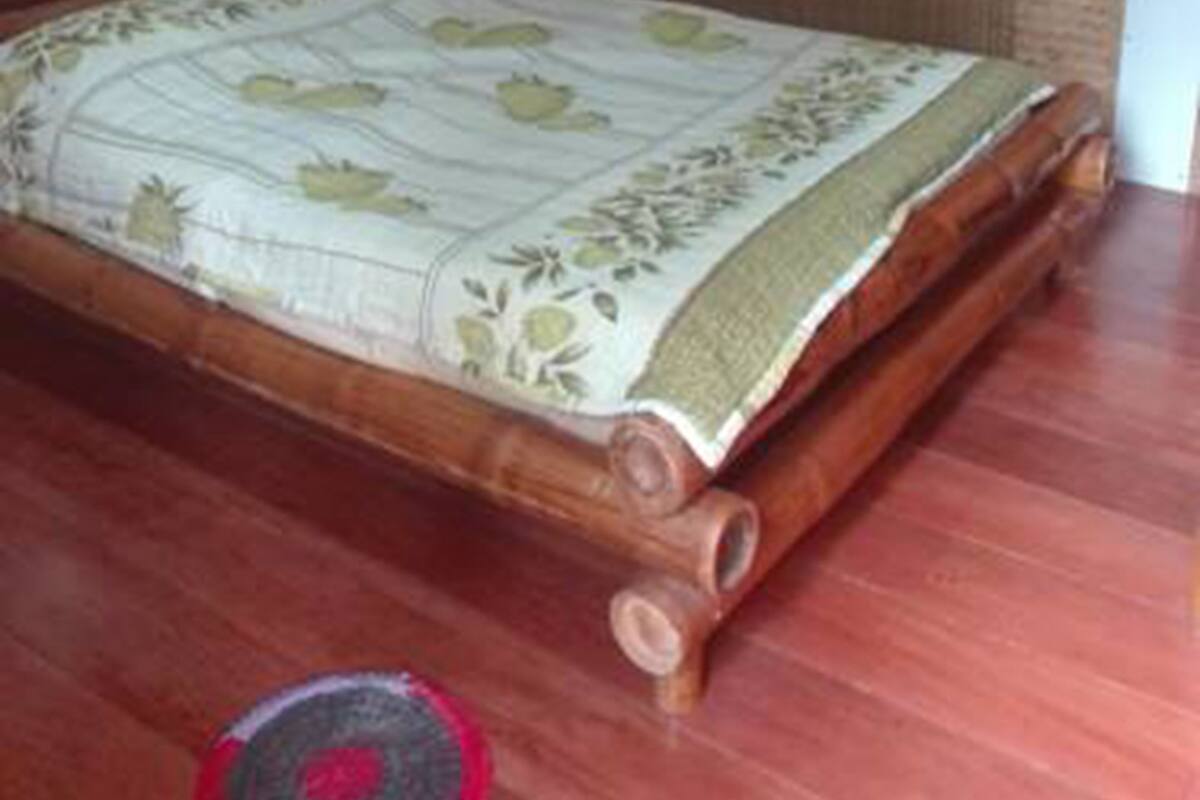 Bamboo Bungalow with Fan | Iron/ironing board, WiFi (free)
